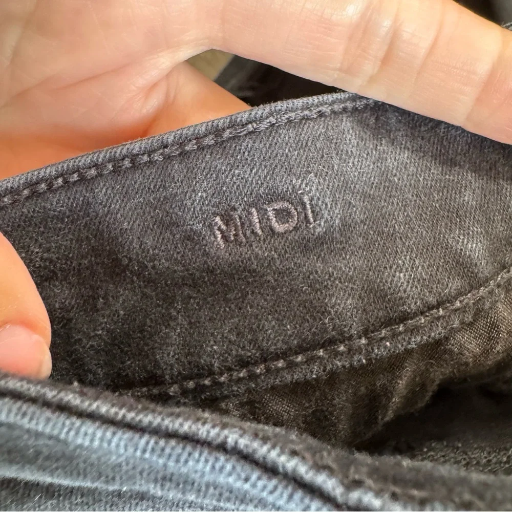 AEO Solid Black Denim Midi Shorts Jeans 00